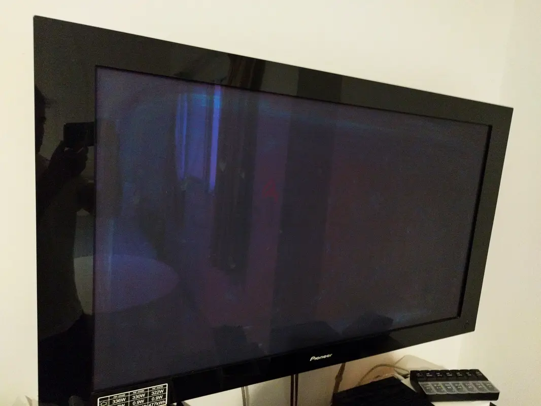 Pioneer Flat Panel TV - with 2 free small Pioneer speakers