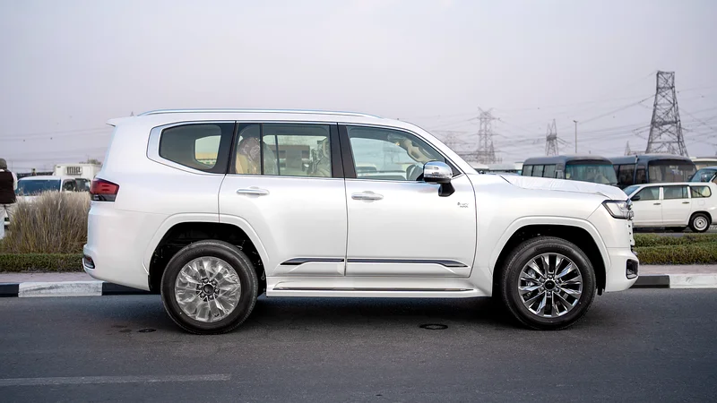 2025 Toyota Land Cruiser LC300 VXR AT Hybrid63158340661763112