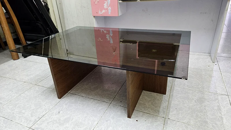 Stylish Glass Top Coffee Table with Wooden Legs63216834027649110