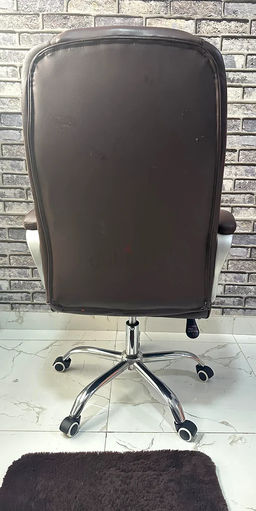 Sleek and Comfortable Office Chair - Perfect for Home or Work632193487302431129