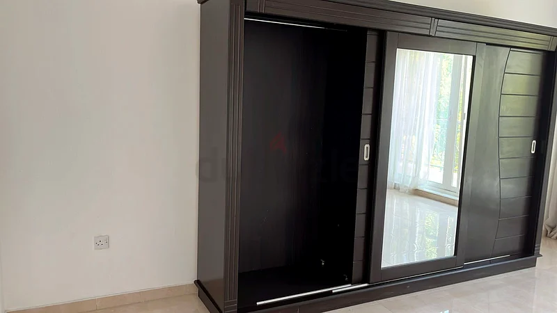 Stylish Dark Wood Wardrobe with Mirror - Perfect for Any Bedroom!63217822382977111