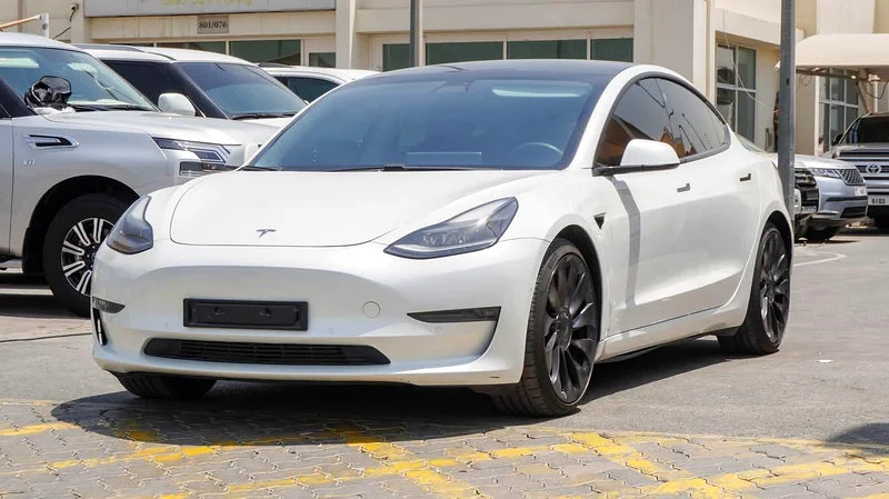 TESLA MODEL 3 GCC 2021 performence  Agency paint under warranty63175258945921111