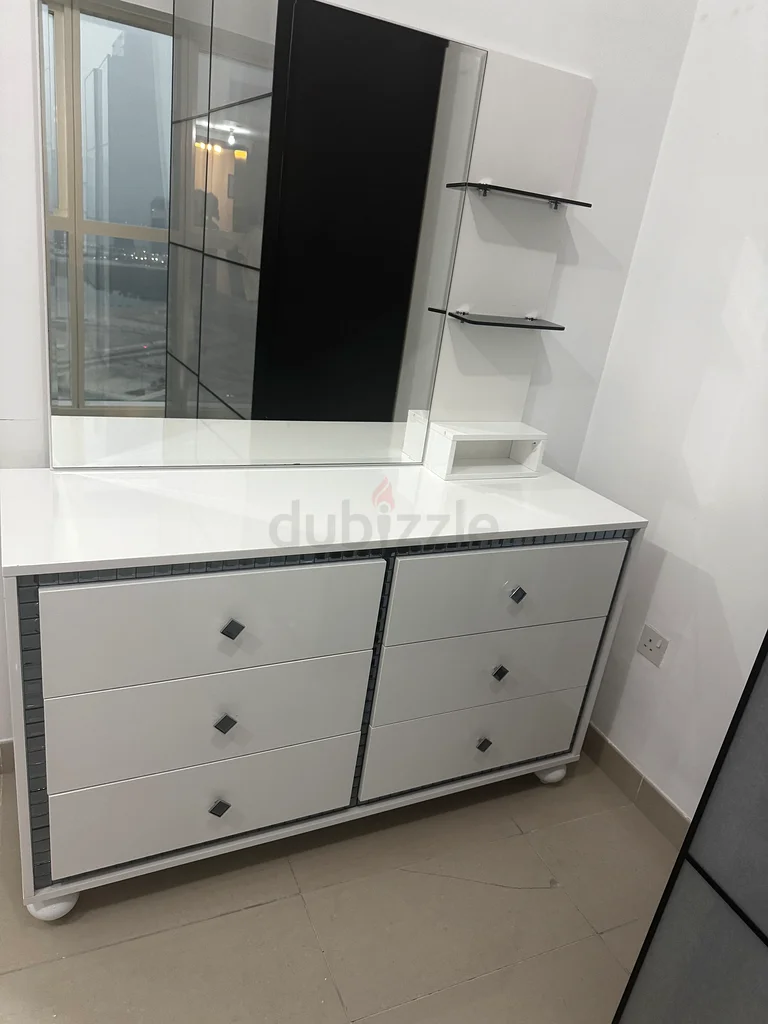 Modern dressing table with 6 drawers in perfect condition63221849962243111
