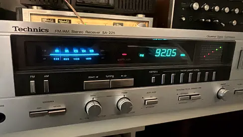 Vintage Technics Stereo Receiver SA-225 - Perfect Sound Quality!