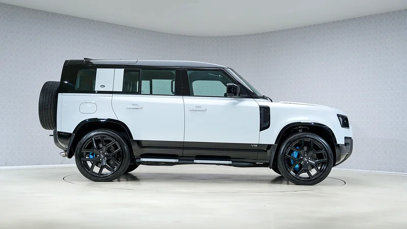 Defender 110 P525 Edition | AED 6,150 PM | Warranty Sept-2026 | GCC63177102892803112