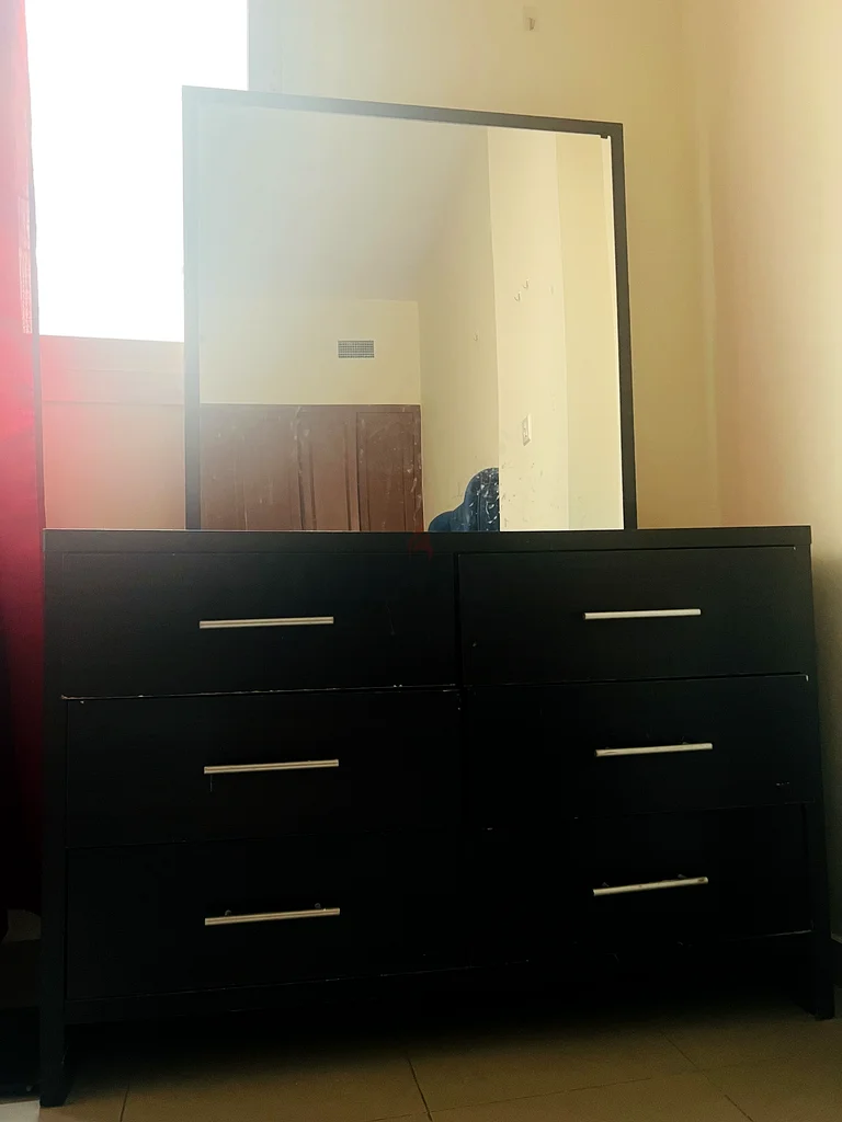 Good Dressing Table with Big Mirror along with FREE TWO side tables63220327442049111