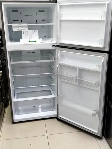 Stylish and Spacious Refrigerator for Sale!