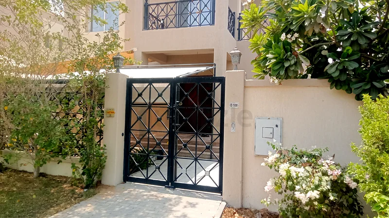 Stylish and Modern Acrylic plastic sheet for Main Door or fence63220323597441112