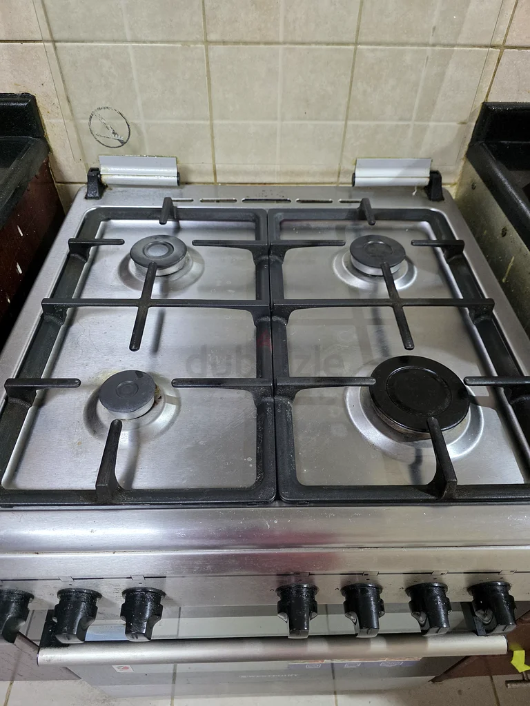 نبيع فرن طهي جديد لأننا نحن في طور الانتقال.63166647631107112
