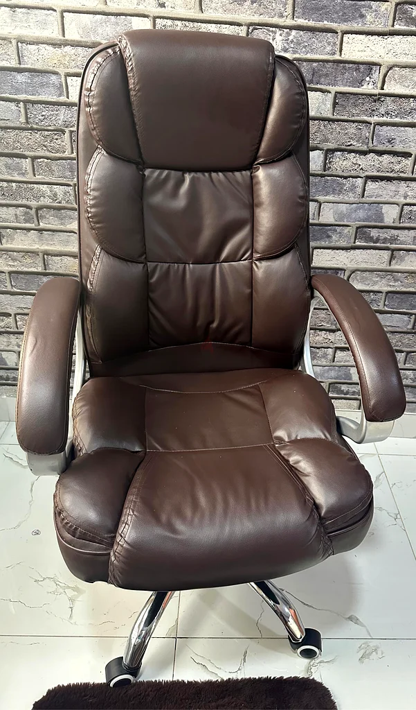 Sleek and Comfortable Office Chair - Perfect for Home or Work63219348730243112