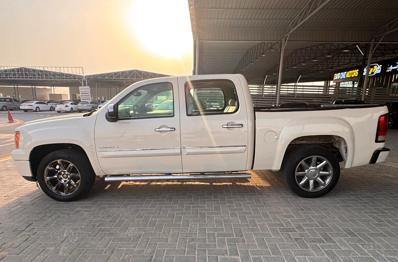 James Sierra Denali 2013 Gulf version in excellent condition, first owner, full option, beige leather interior, screen, sensors, sunroof63139217747587114