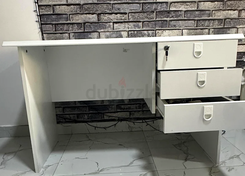 Modern  Sleek White Study Table with Drawers63220327743233111