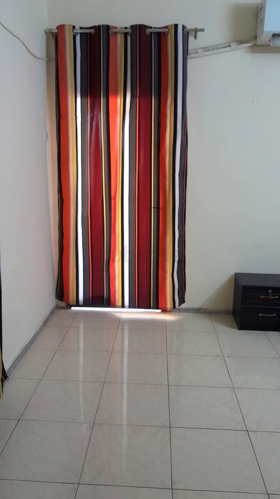 غرفة نوم رئيسية مع شرفة ملحقة للإيجار63314306839939113