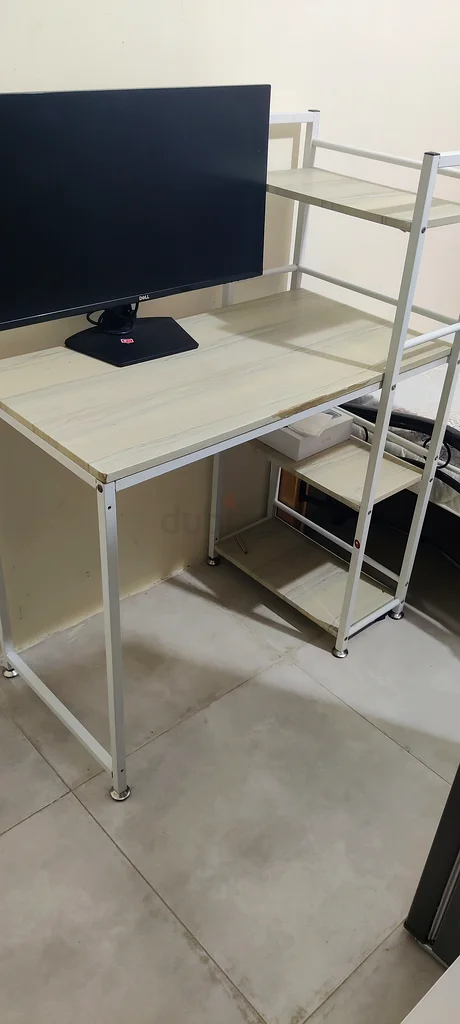 Minimalist Study Table63220327729155114
