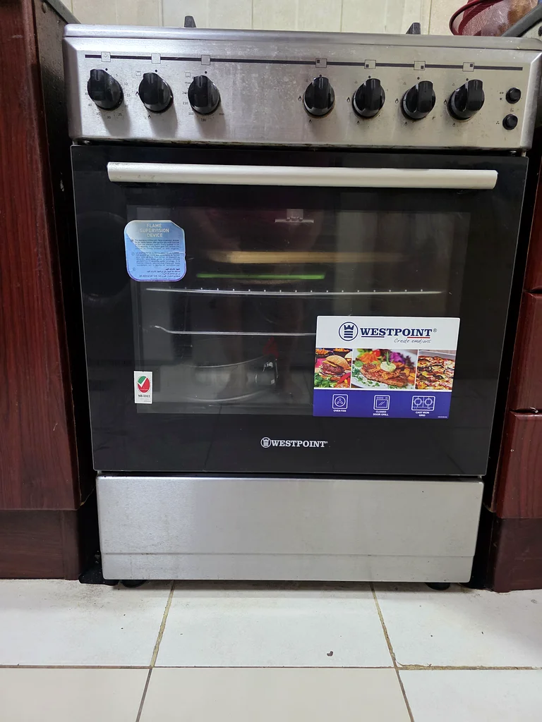 نبيع فرن طهي جديد لأننا نحن في طور الانتقال.63166647631107111