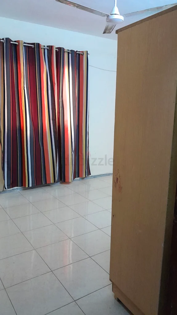 غرفة نوم رئيسية مع شرفة ملحقة للإيجار633143068399391126