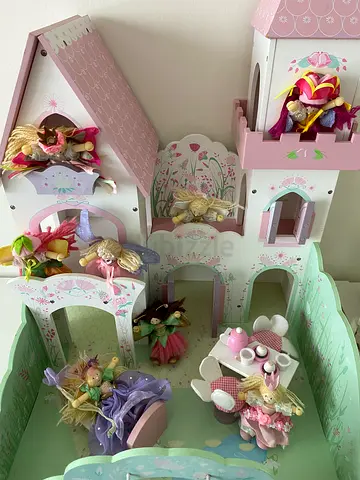 Le Toy Van Wooden Fairy Castle with Horse and Carriage and Nine Fairies
