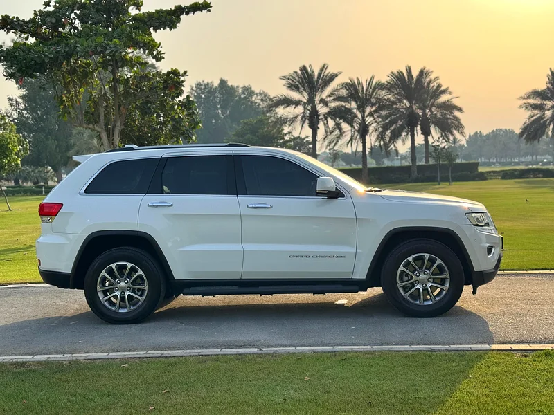 Grand Cherokee Limitted V6 GCC Full Service History Zero Accidents63155552007938113