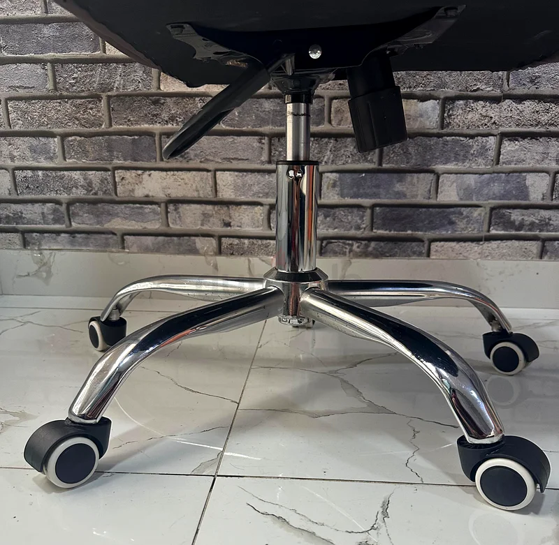 Sleek and Comfortable Office Chair - Perfect for Home or Work63219348730243113