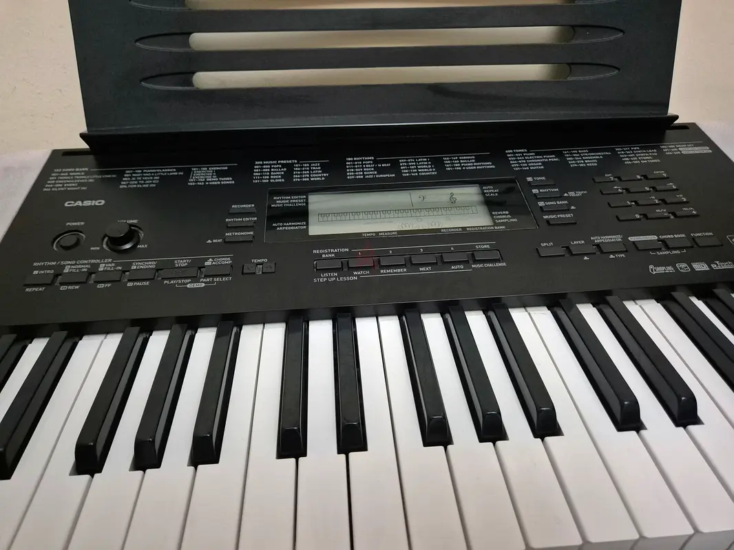 Casio Electronic Keyboard - Perfect for Beginners!63227806035201111