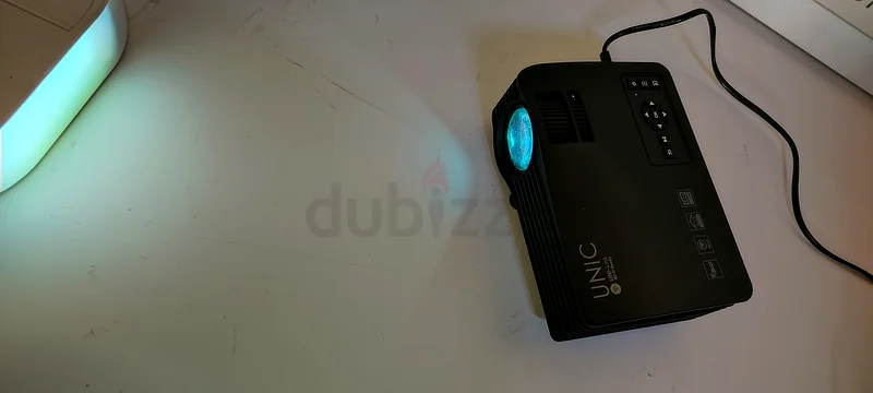 High-Quality Mini Projector for Home and Office Use63262936020738112
