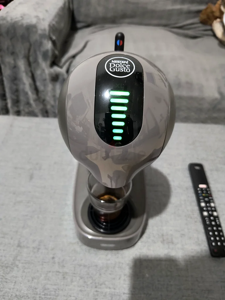 Nescafe Sleek and Modern Espresso Machine for Sale!632529505273631129