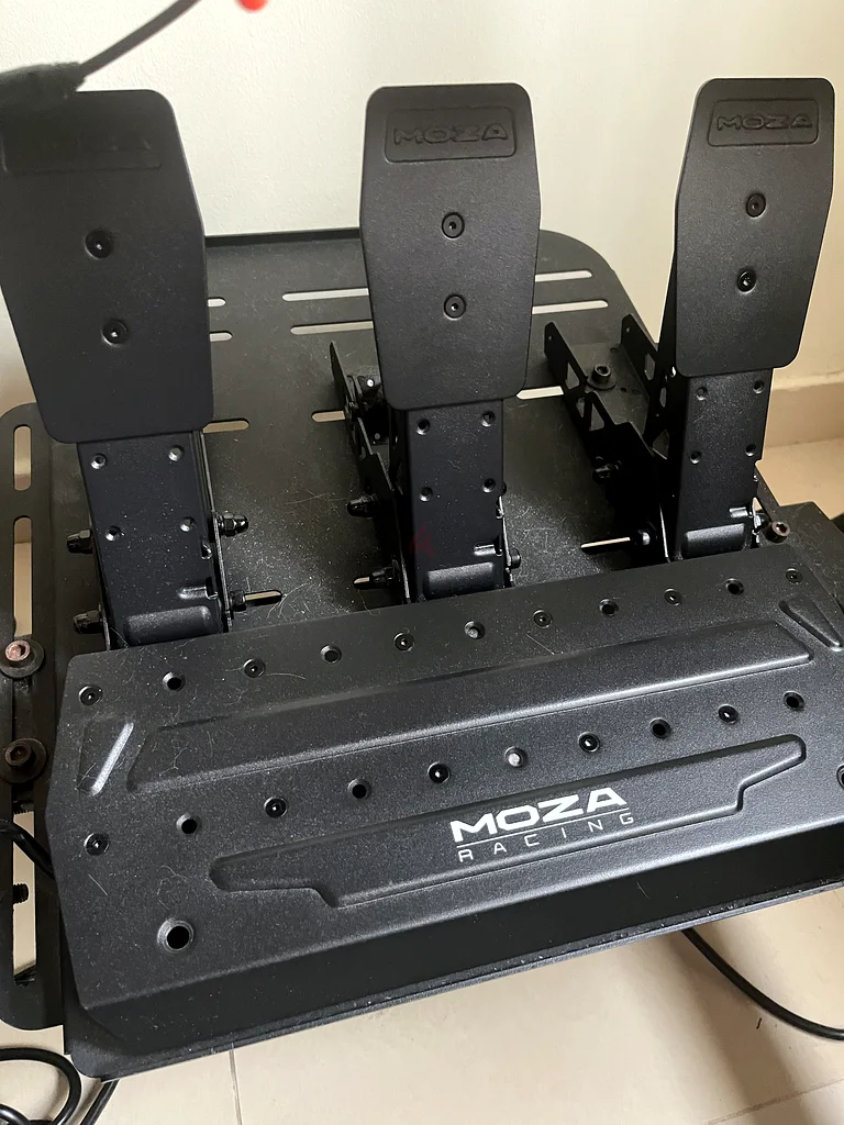 حزمة Moza Racing R3 - قاعدة، دعاسات، بالإضافة إلى عجلة ES، وكأنها جديدة63173865606658112