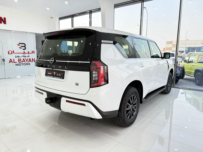 Nissan Patrol XE, non-turbo, white/black, Gulf version, Al Masood 202663138719588866112