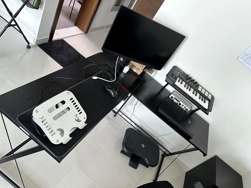 Corner black desk63220327756931111