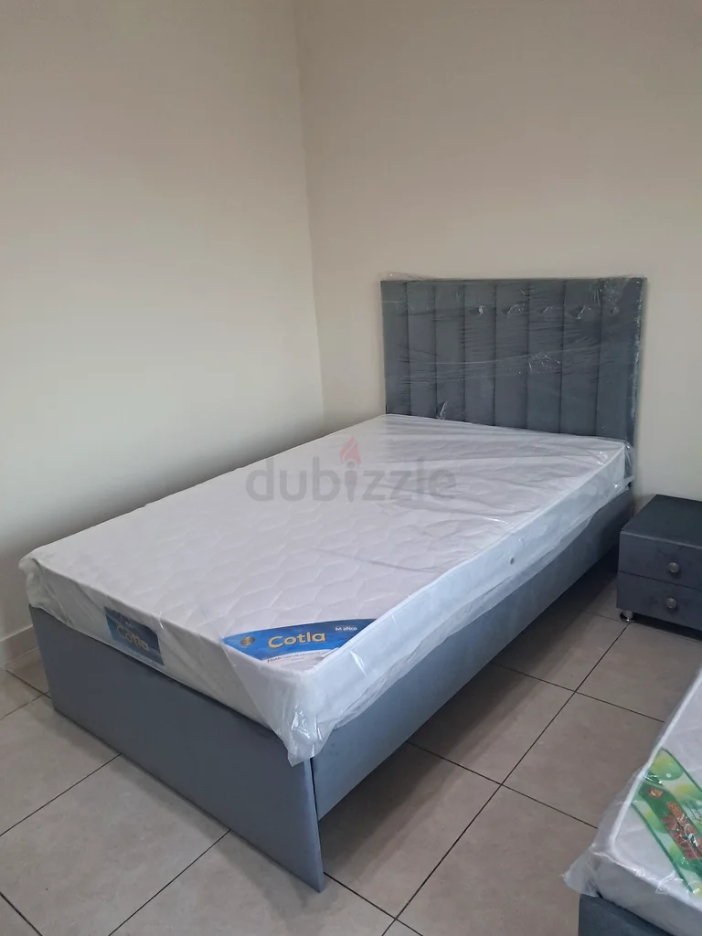 سرير بحجم كبير بلون رمادي حديث مع سرير توأم ومرتبة ربيعية مريحة للبيع!63221849969537111