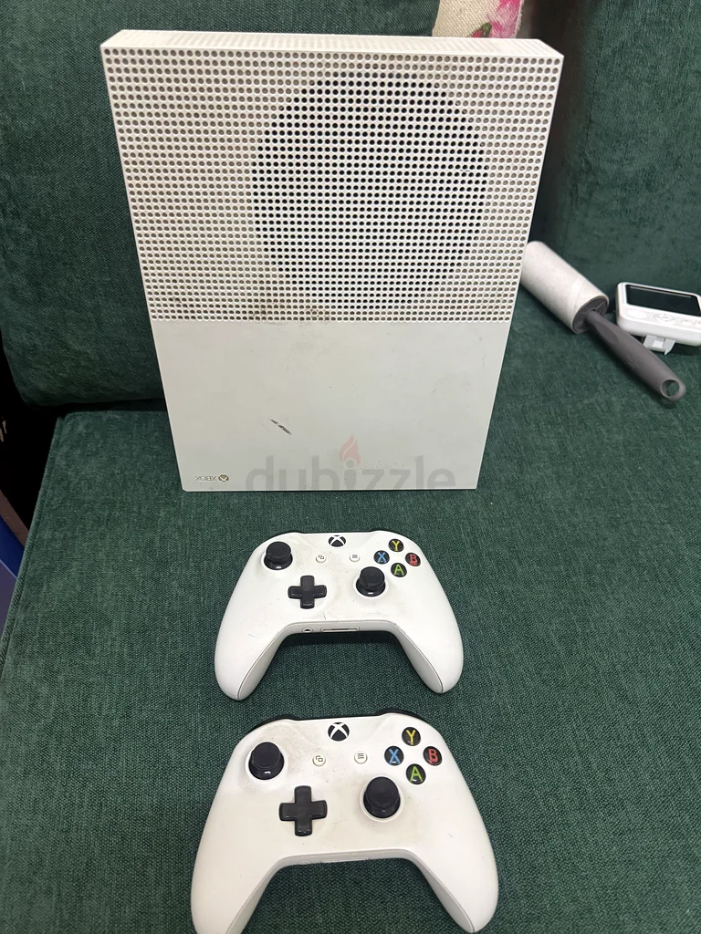Xbox Wireless Controller - Slightly Used but Fully Functional63200645037313112