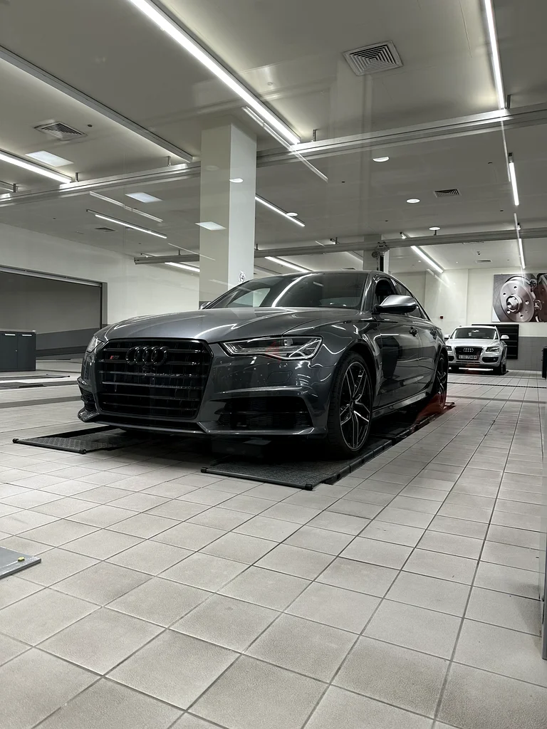 Audi S6 - 4.0-liter twin-turbocharged V863225699921155112