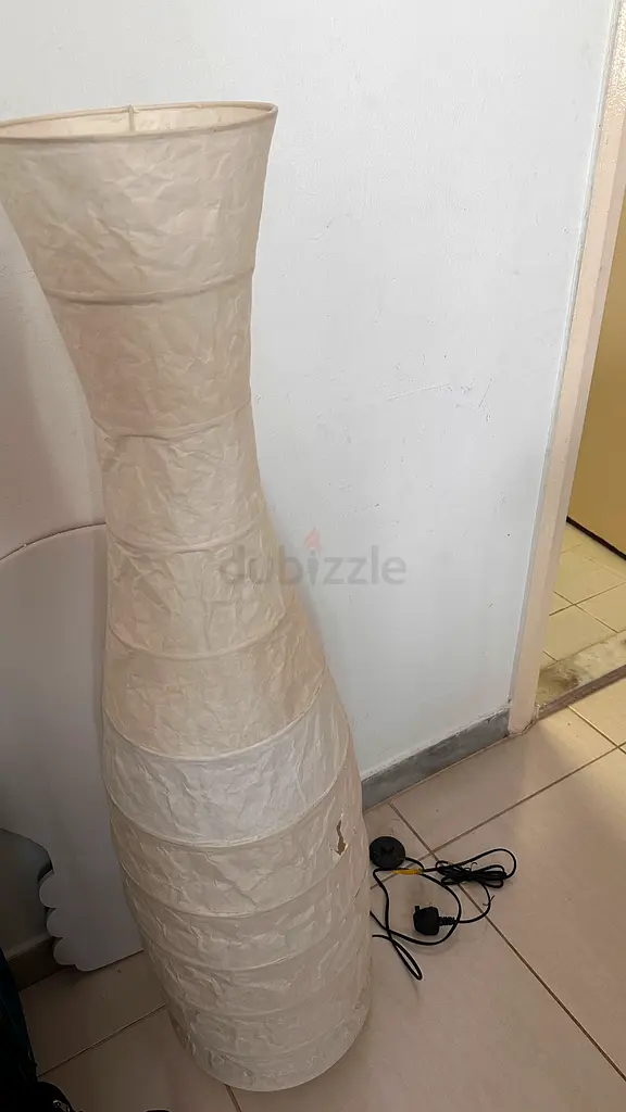 أضواء ديكور واقفة على الأرض