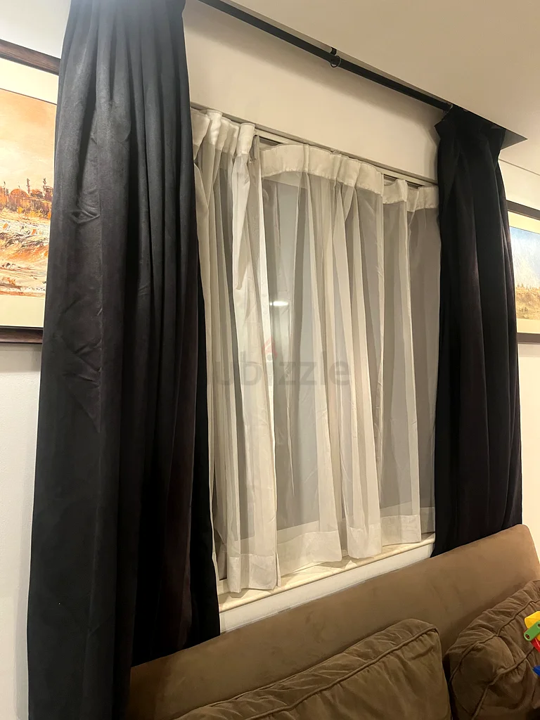 Black curtain 2m height set of 3. Shear and rod included63221859201667111
