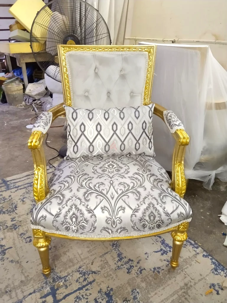 إصلاح تنجيد الأثاث  
إعادة الحشو63219836012419114