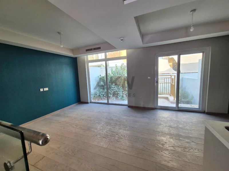 تاون هاوس حديث مكون من 3 غرف نوم | واسع | شاغر63175272084226113