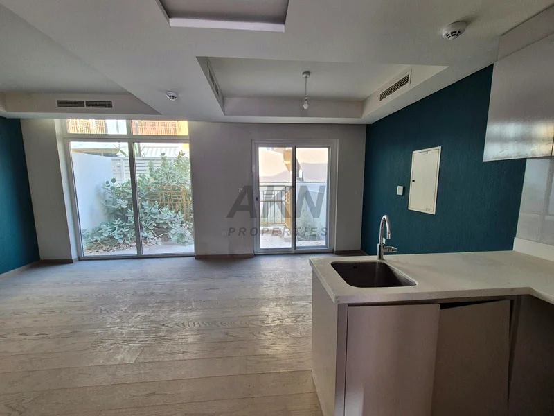 تاون هاوس حديث مكون من 3 غرف نوم | واسع | شاغر63175272084226114