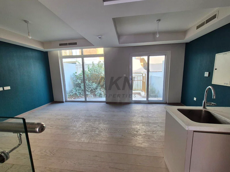 تاون هاوس حديث مكون من 3 غرف نوم | واسع | شاغر63175272084226111