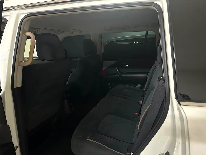 Nissan Patrol GCC 2019 5.6 lit. GCC second owner, scratches on back bumper, rest all original paint.63156990199169111