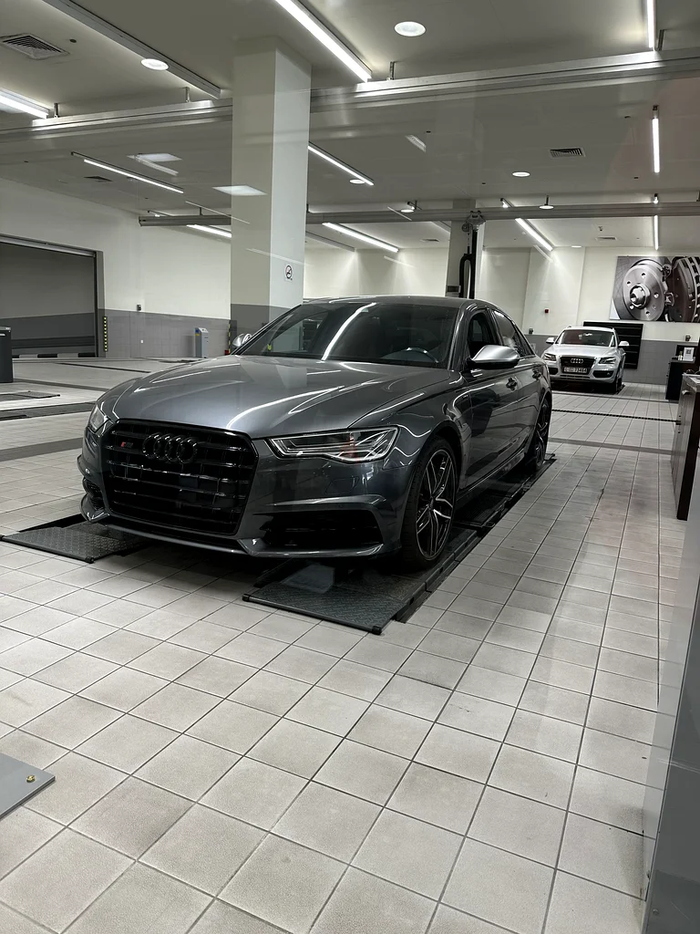 Audi S6 - 4.0-liter twin-turbocharged V863225699921155112