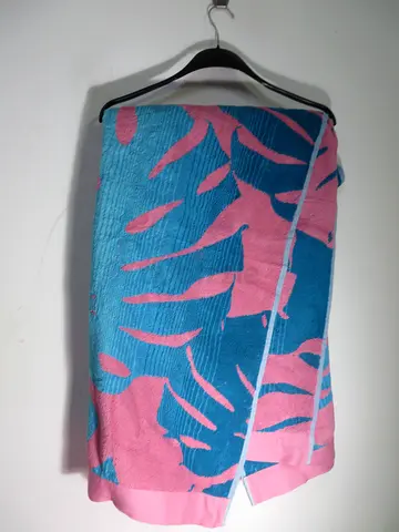 giant beach towel  120x180cm new