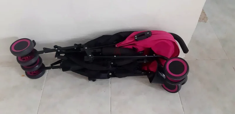 Compact and Stylish Baby Stroller for Sale!/ عربية اطفال للبيع !!63204849041155111