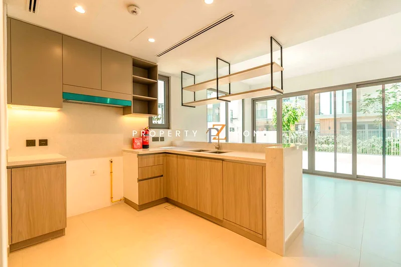 Stylish 5-Bedroom Townhouse | Perfect for Families63238573533442112