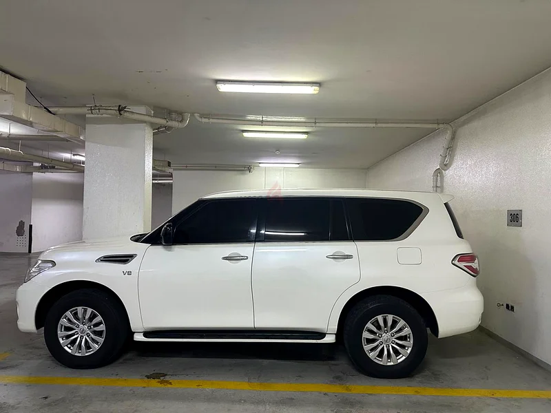 Nissan Patrol GCC 2019 5.6 lit. GCC second owner, scratches on back bumper, rest all original paint.63156990199169114
