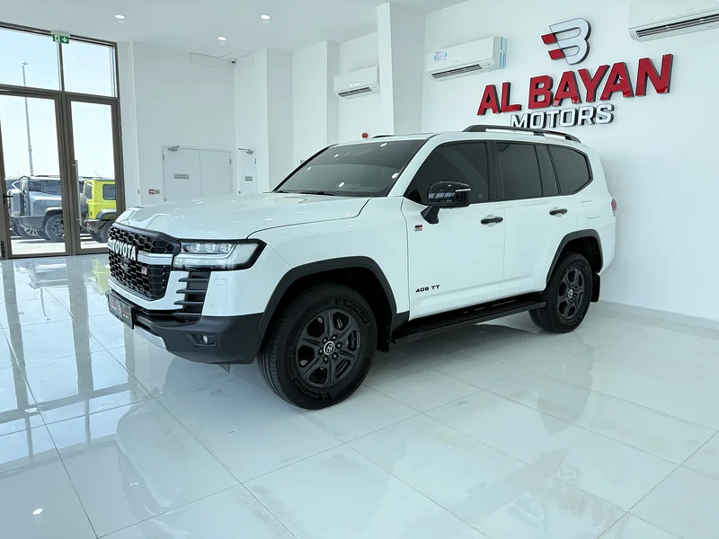 Toyota Land Cruiser GR Sport Twin Turbo White/Red Gulf Foteim 202363158340317955111