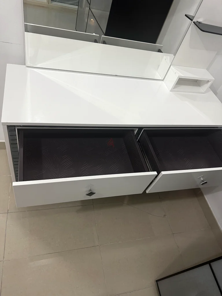 Modern dressing table with 6 drawers in perfect condition63221849962243118