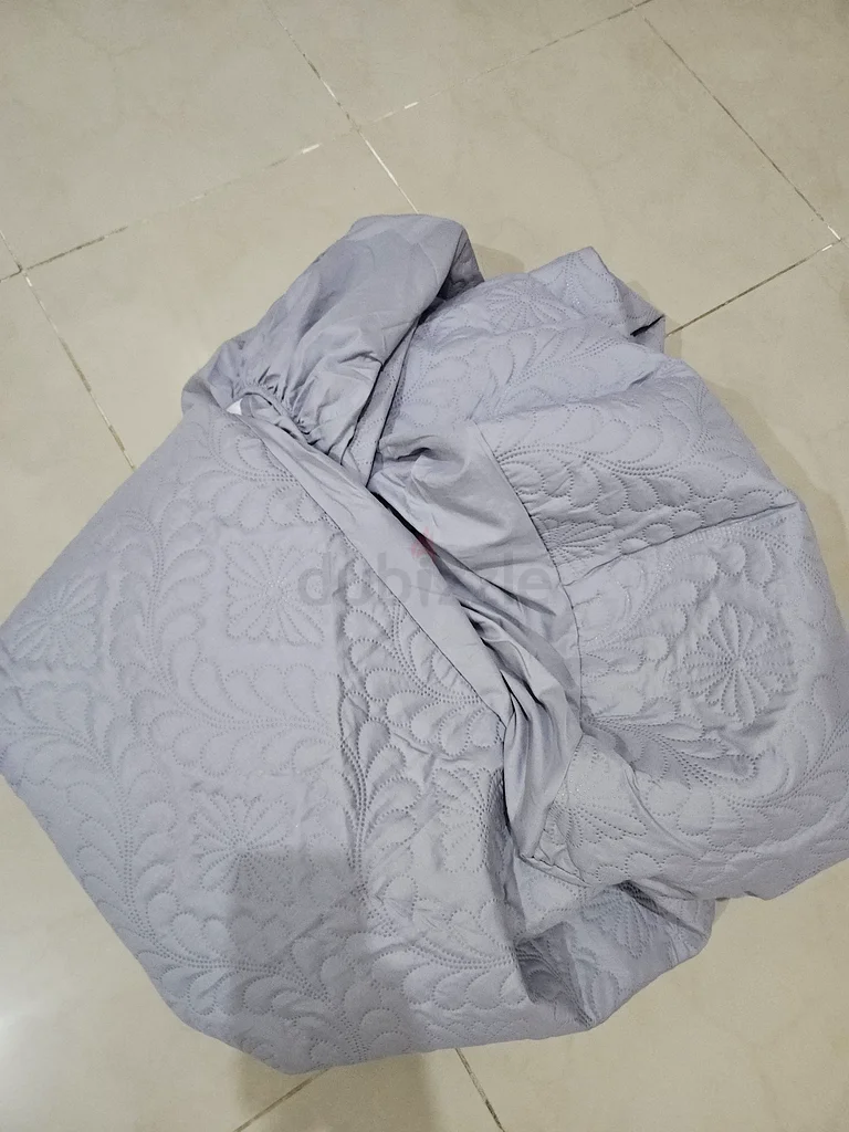 غطاء واقي أنيق مقاوم للماء للمرتبة بلون رمادي داكن. الحجم 180 سم × 200 سم63215372586627113