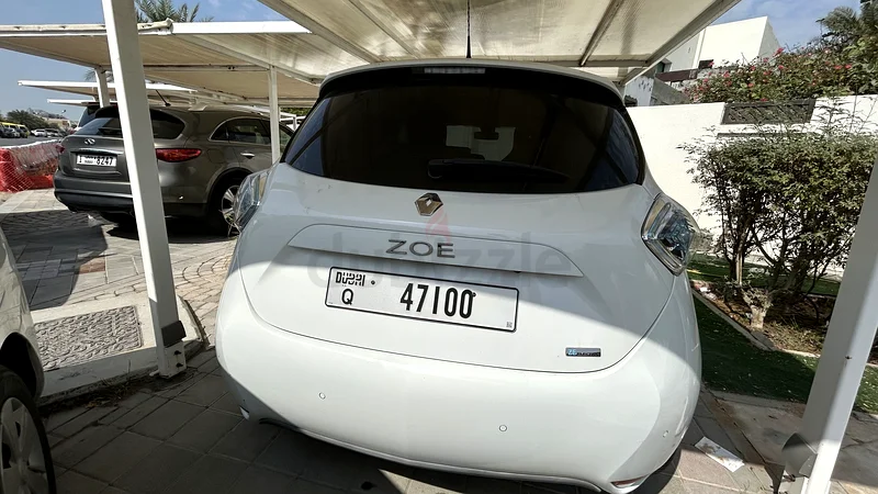 Selling a full electric 4 doors French ZOE63221301827075114