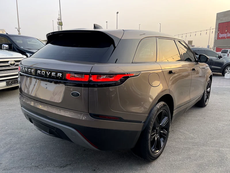Range Rover Velar 2018 Gulf specification V4 with panoramic roof, good condition  
Kenwood screen, speed limiter, panoramic roof, leather electric seats63141171665666112