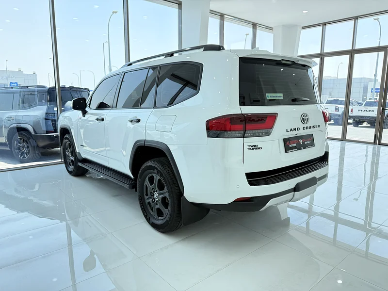 Toyota Land Cruiser GR Sport Twin Turbo White/Red Gulf Foteim 202363158340317955113
